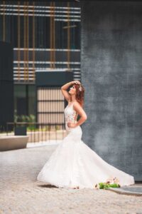Pruut poseerimas Tartu fotograafile